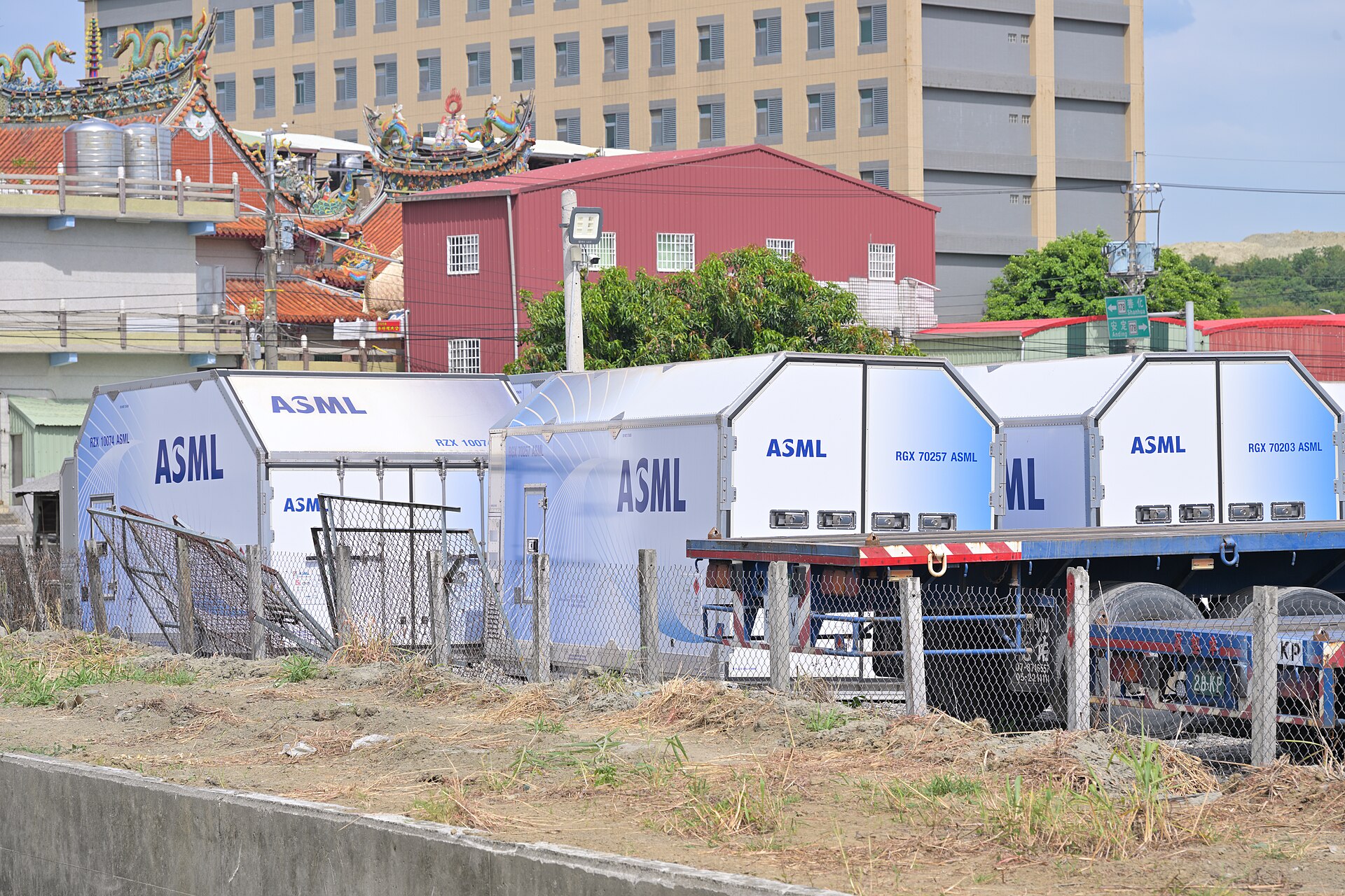 Conteneurs cargo ASML à Taïwan